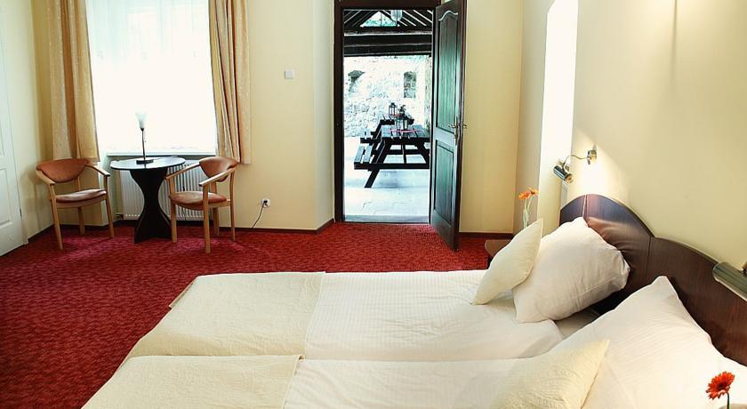 Przy Oslej Bramie Hotel Walbrzych Exterior photo
