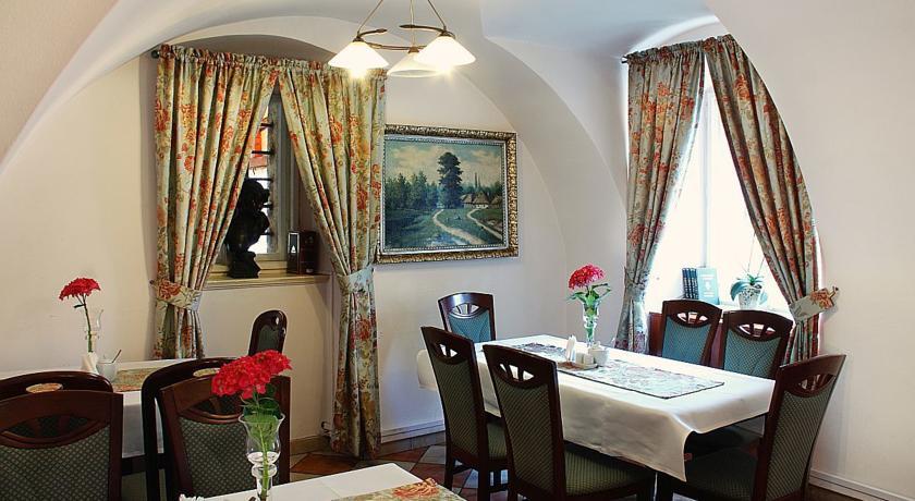 Przy Oslej Bramie Hotel Walbrzych Exterior photo